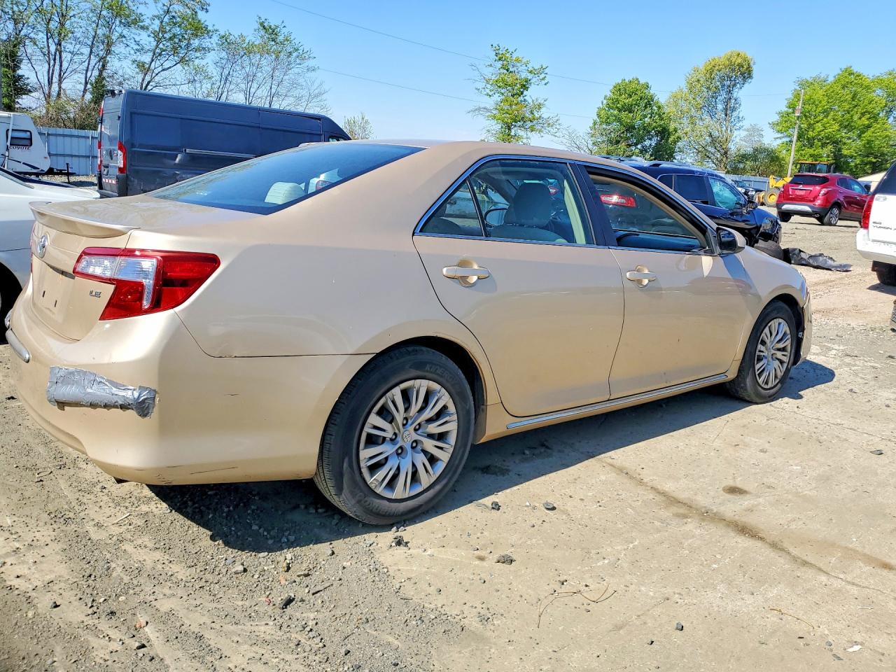 2012 TOYOTA CAMRY LE photo 5