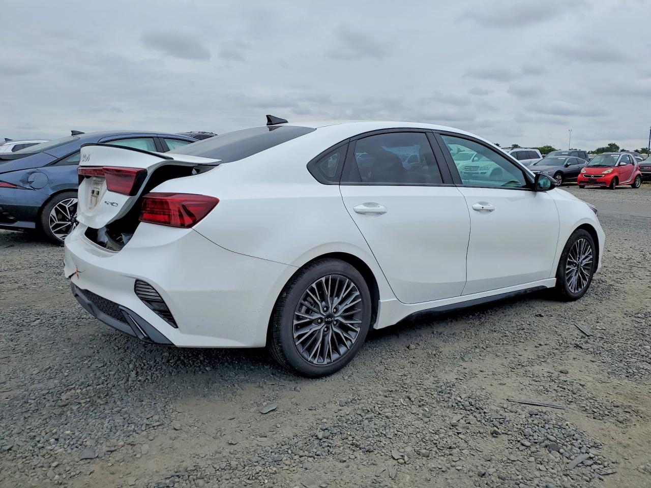 2023 KIA FORTE GT LINE photo 5
