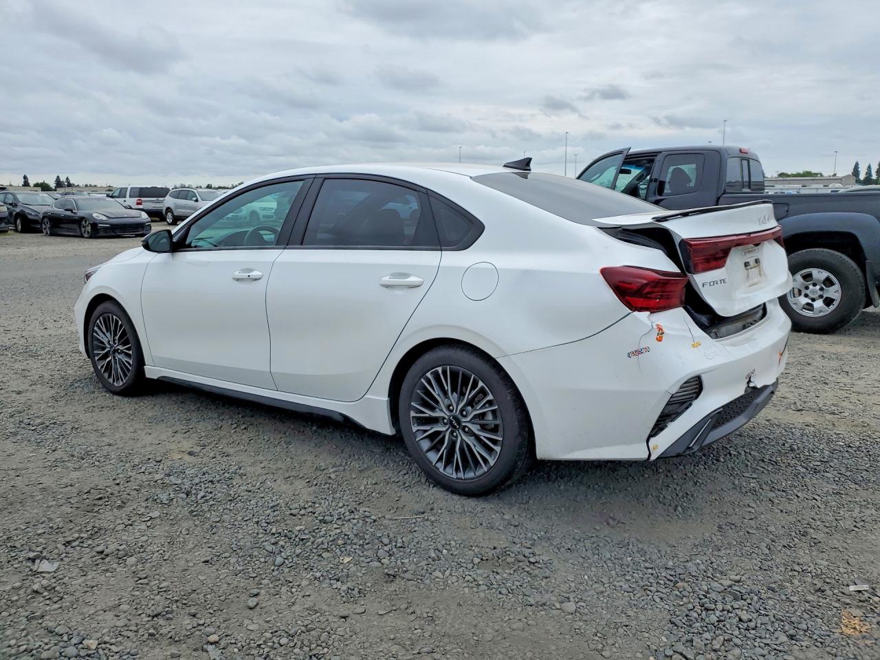 2023 KIA FORTE GT LINE photo 3