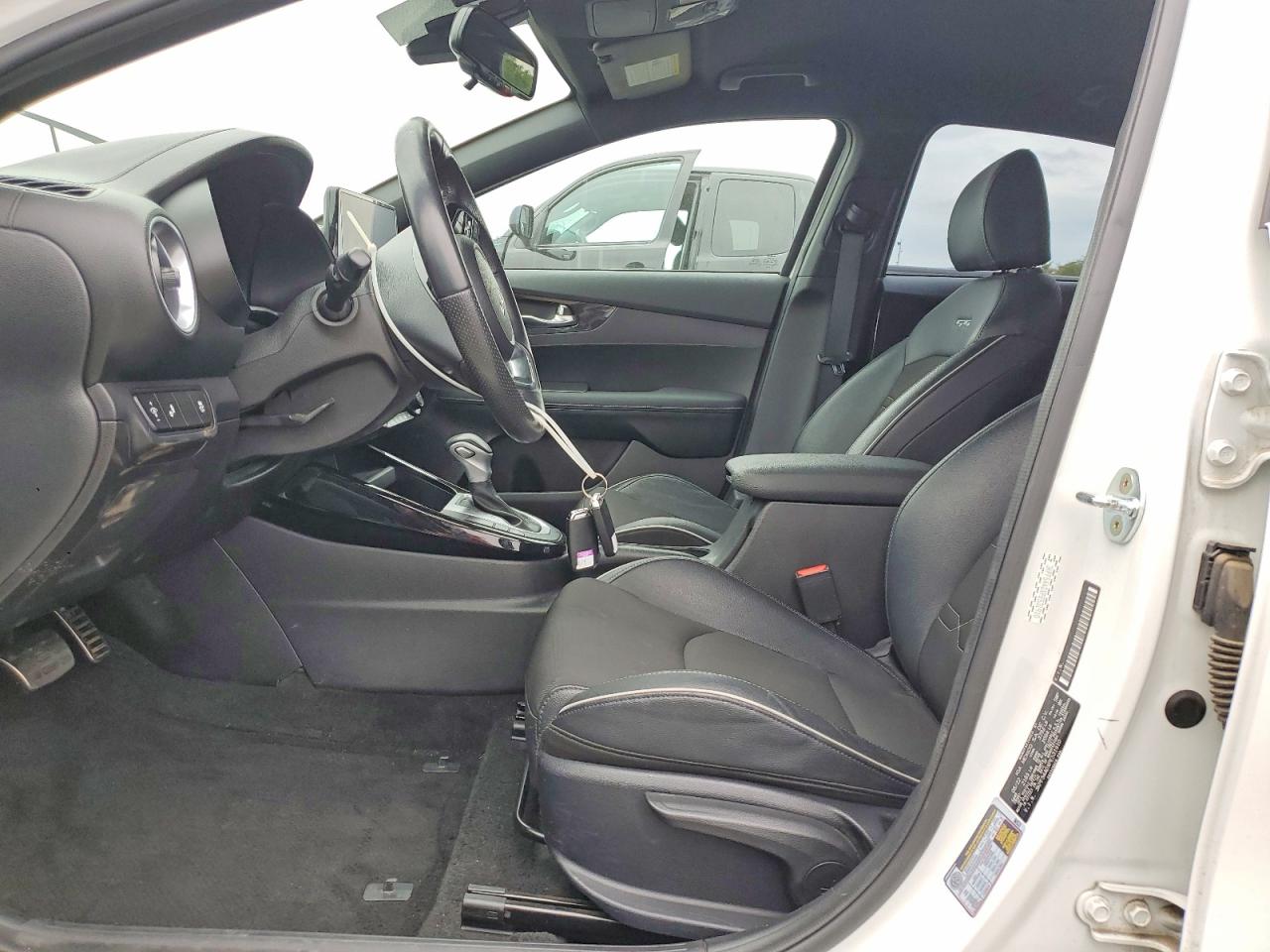 2023 KIA FORTE GT LINE photo 13
