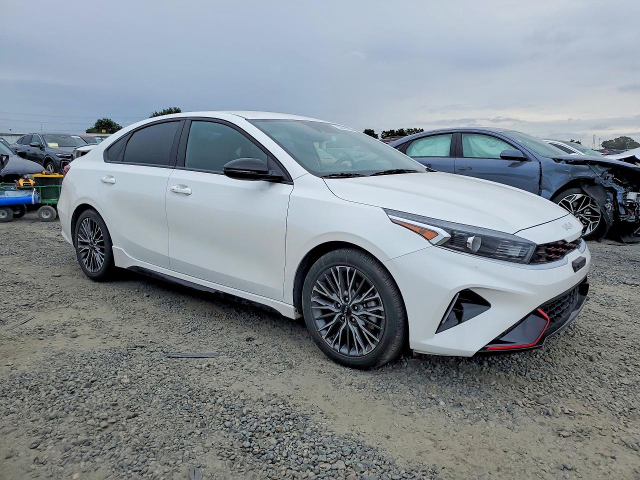2023 KIA FORTE GT LINE photo 7