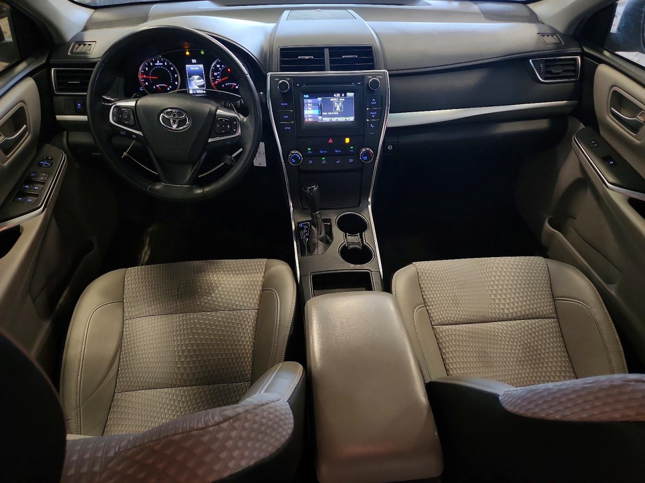 2015 TOYOTA CAMRY SE photo 8