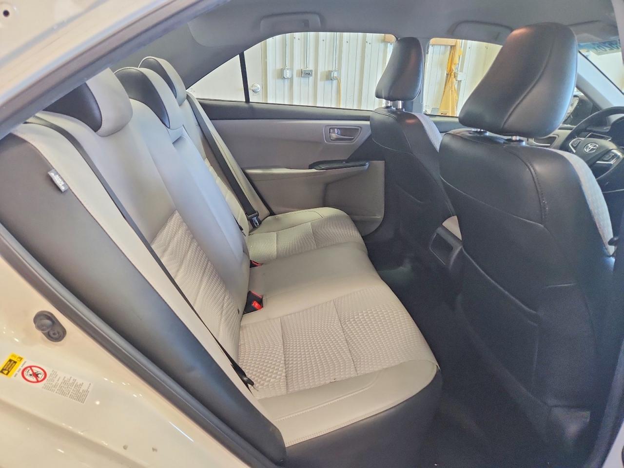 2015 TOYOTA CAMRY SE photo 10
