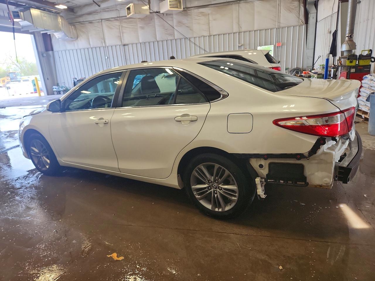 2015 TOYOTA CAMRY SE photo 2