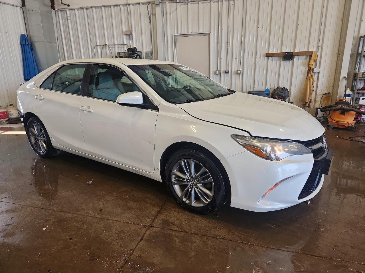 2015 TOYOTA CAMRY SE photo 4