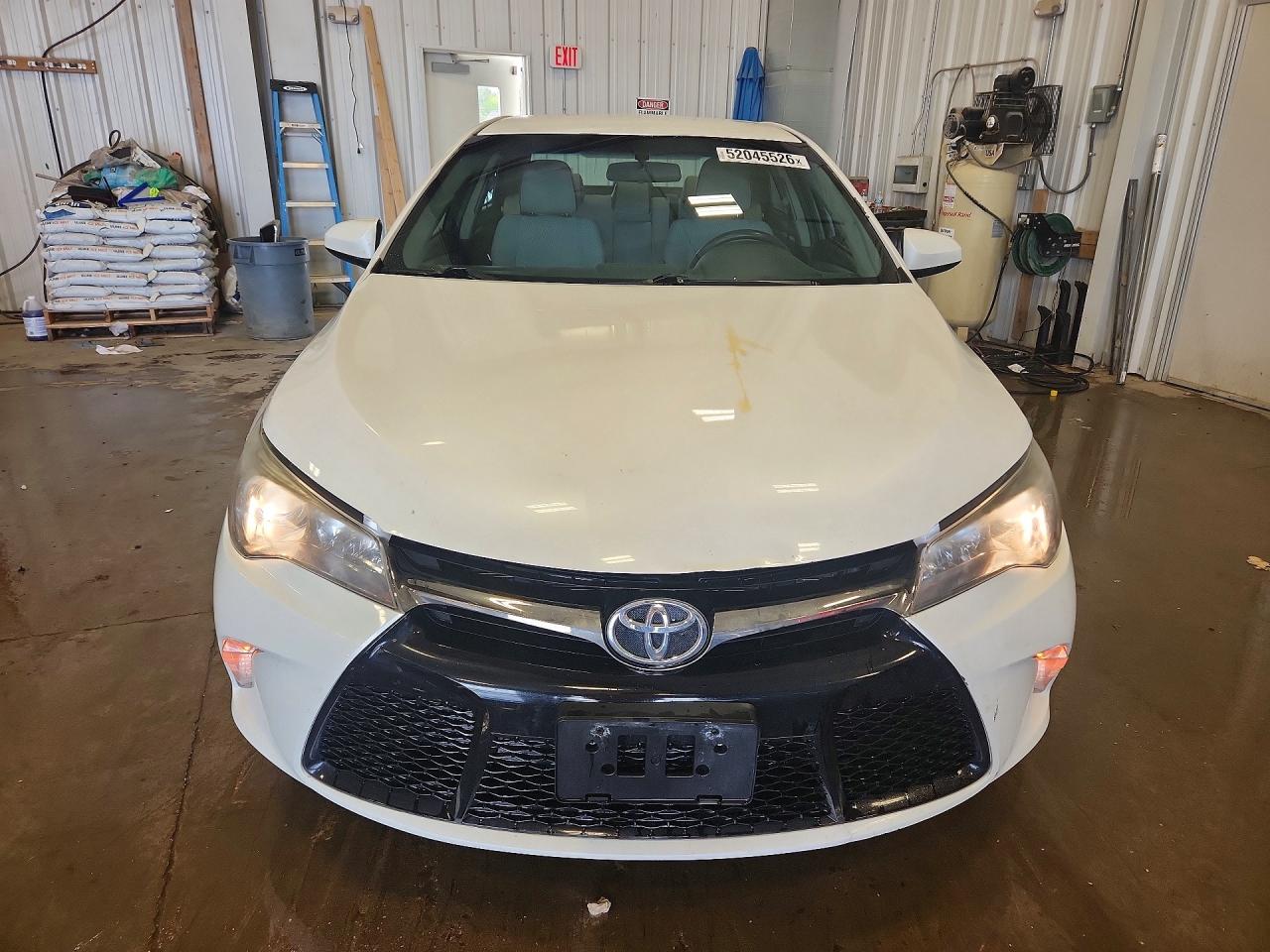 2015 TOYOTA CAMRY SE photo 5