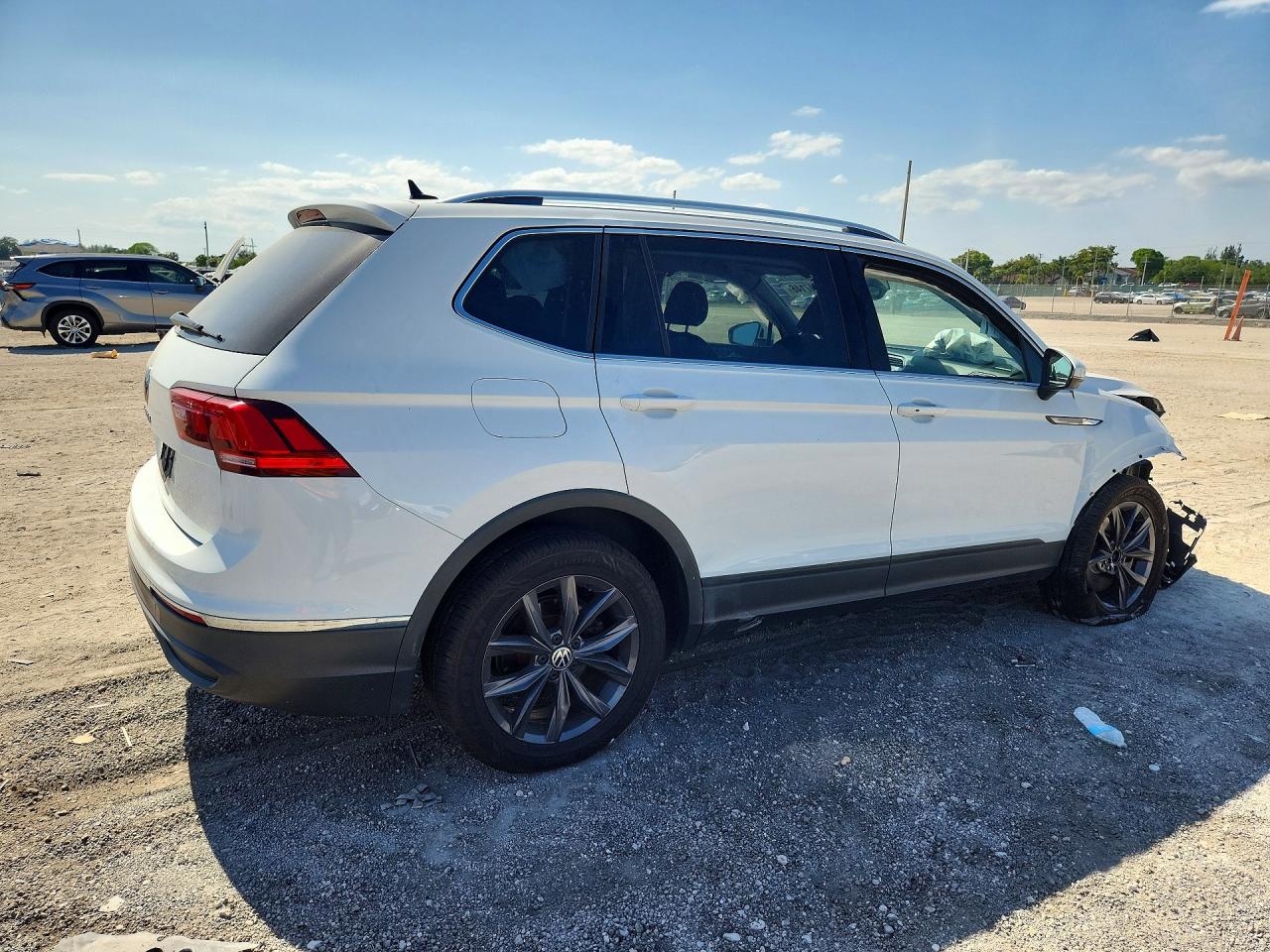 2024 VOLKSWAGEN TIGUAN SE photo 5