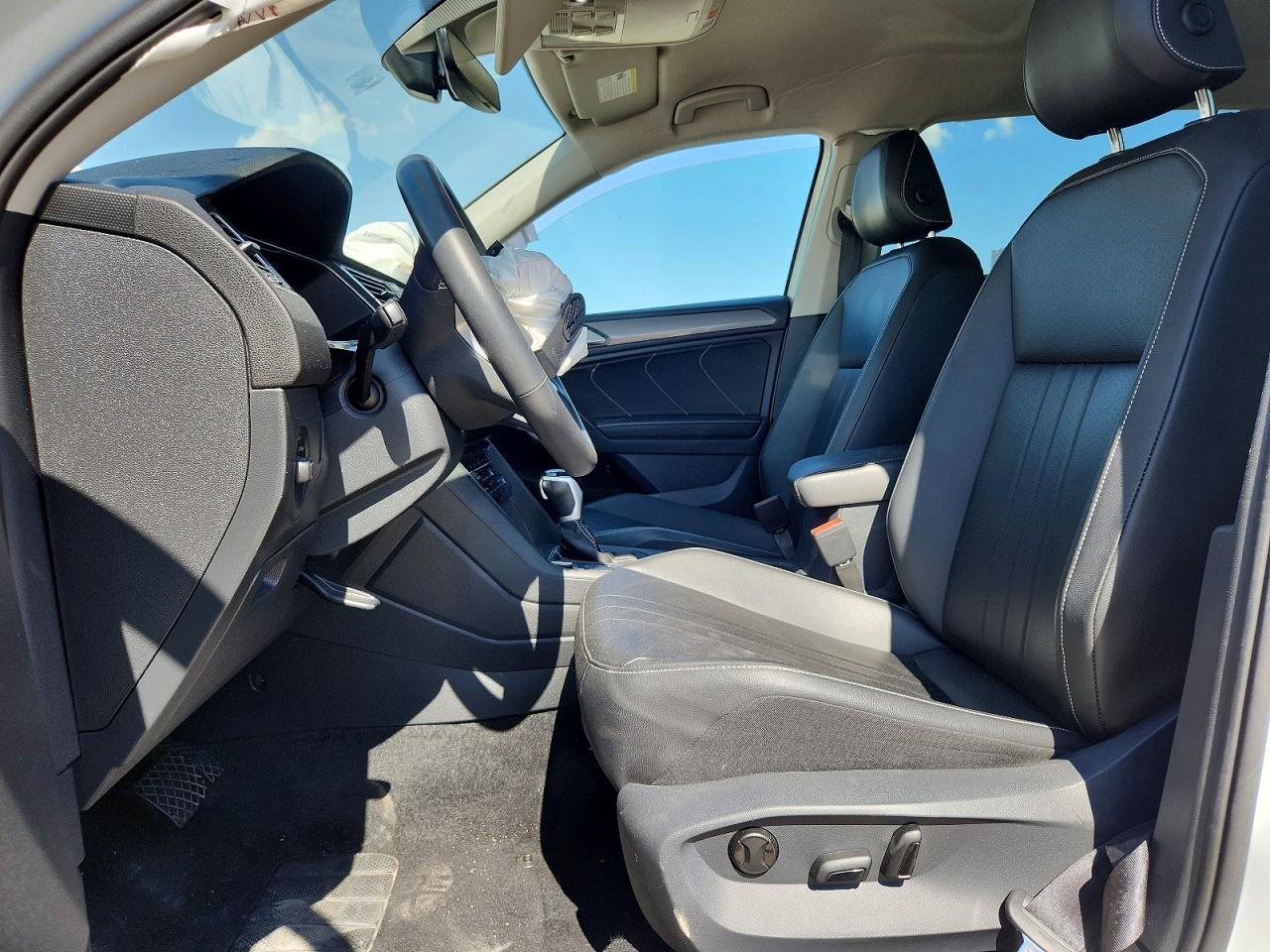 2024 VOLKSWAGEN TIGUAN SE photo 13
