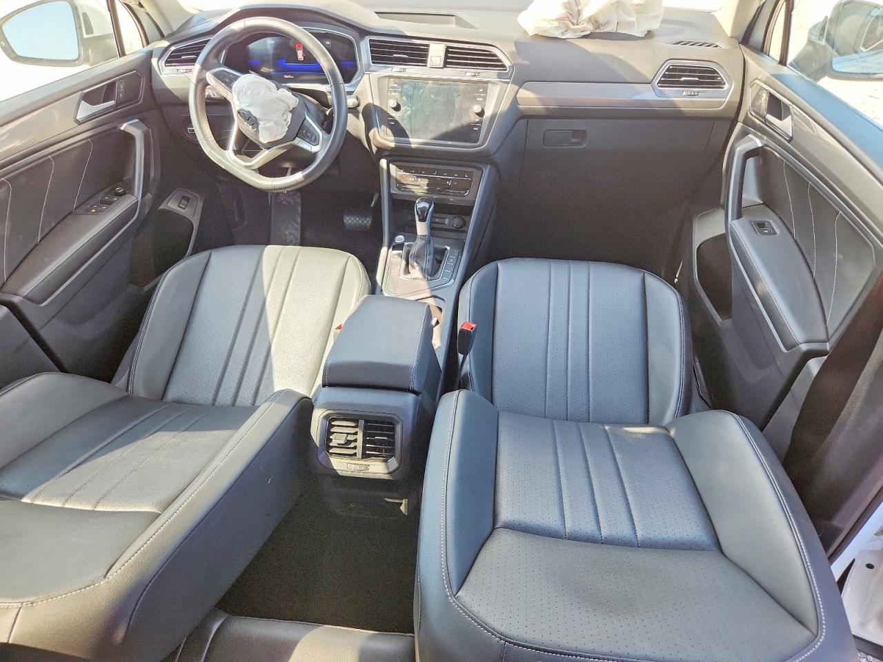 2024 VOLKSWAGEN TIGUAN SE photo 15