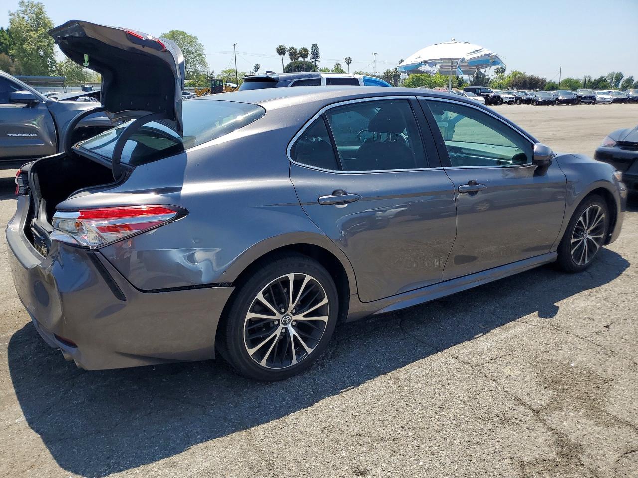 2018 TOYOTA CAMRY SE photo 7