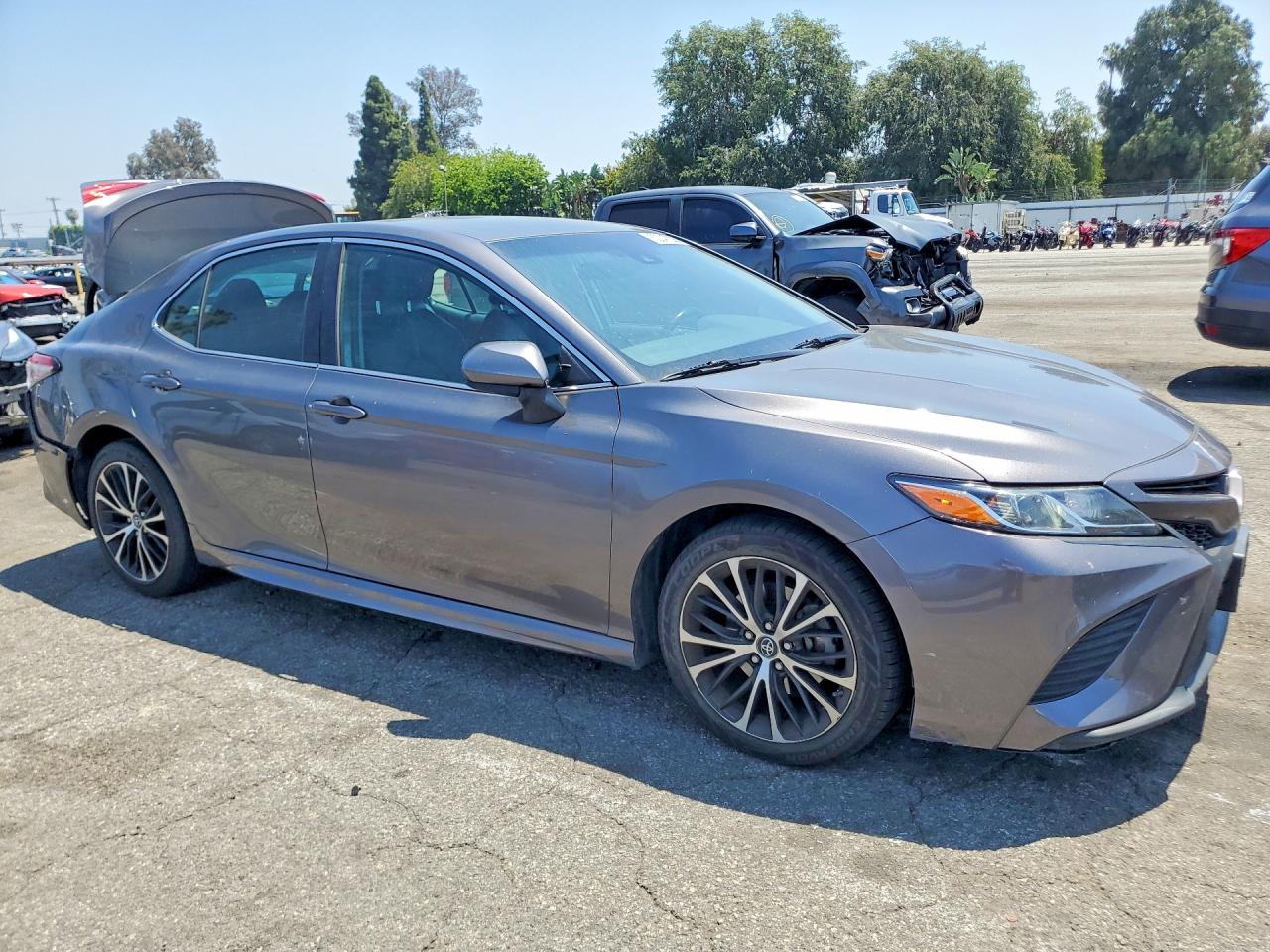 2018 TOYOTA CAMRY SE photo 10