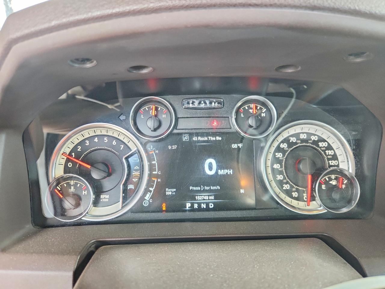 2016 RAM 1500 SLT photo 17