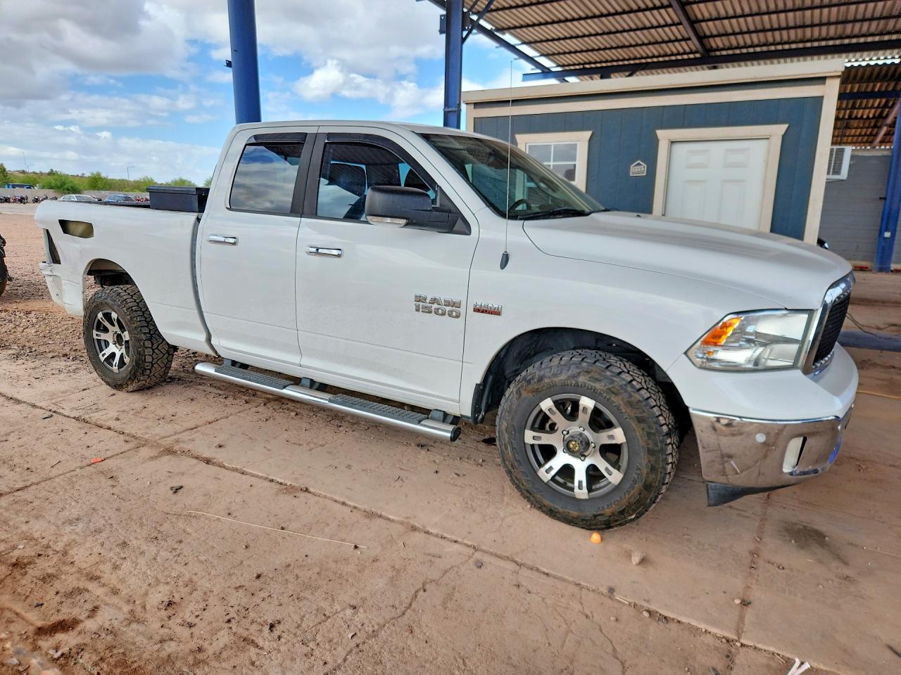 2016 RAM 1500 SLT photo 7