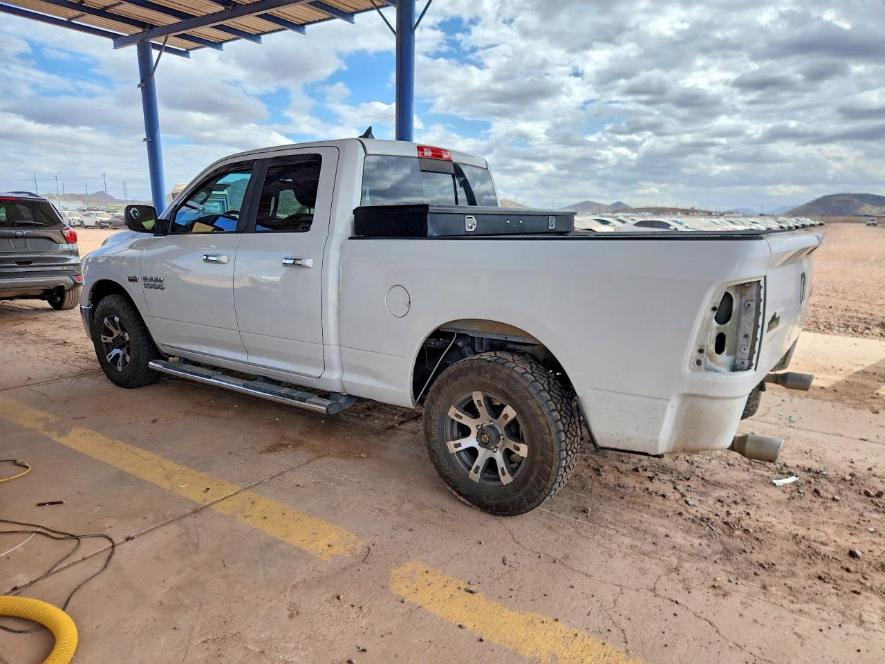 2016 RAM 1500 SLT photo 3