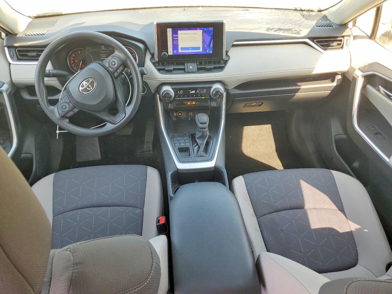 2024 TOYOTA RAV4 XLE photo 8
