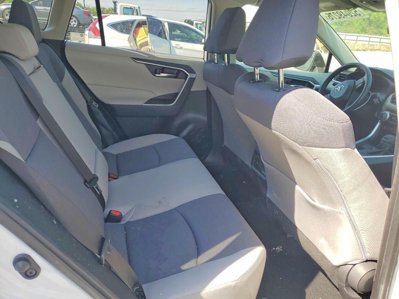 2024 TOYOTA RAV4 XLE photo 11
