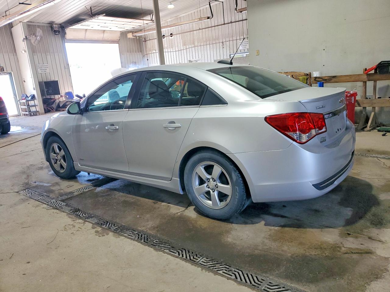 2015 CHEVROLET CRUZE LT photo 2