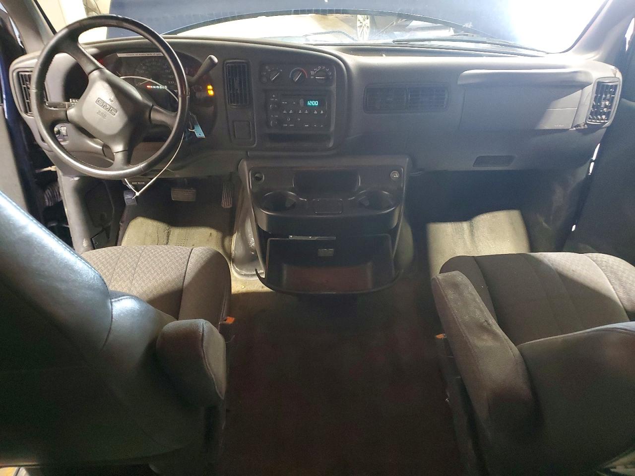 2002 GMC SAVANA G3500 photo 15