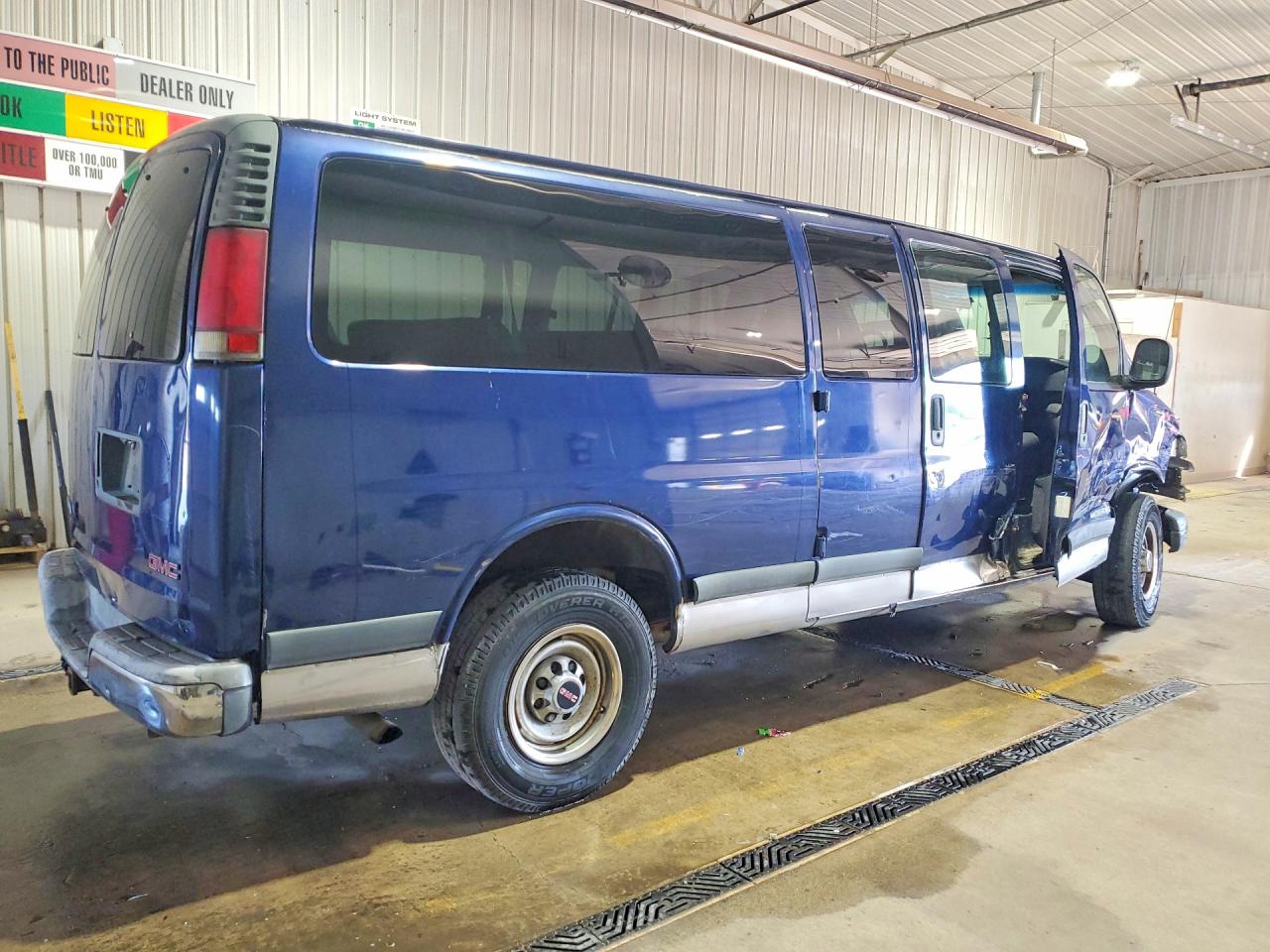 2002 GMC SAVANA G3500 photo 5