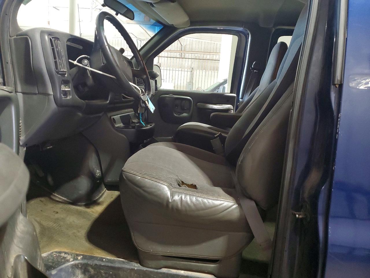 2002 GMC SAVANA G3500 photo 13