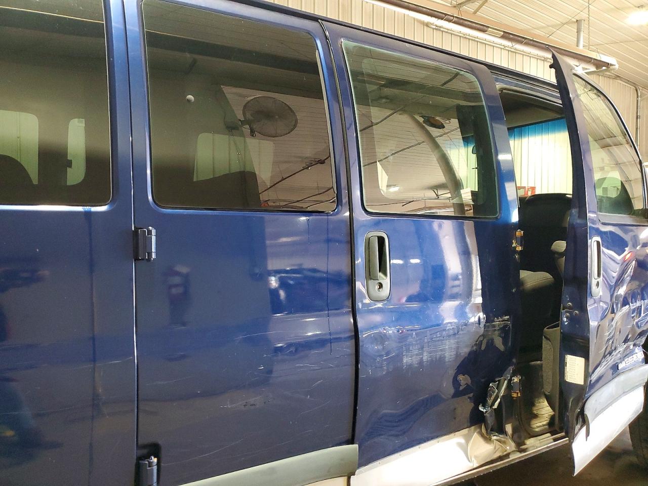 2002 GMC SAVANA G3500 photo 21