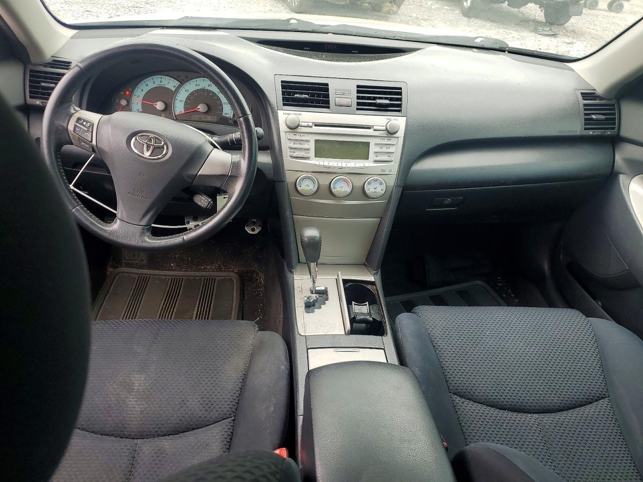 2010 TOYOTA CAMRY SE photo 22