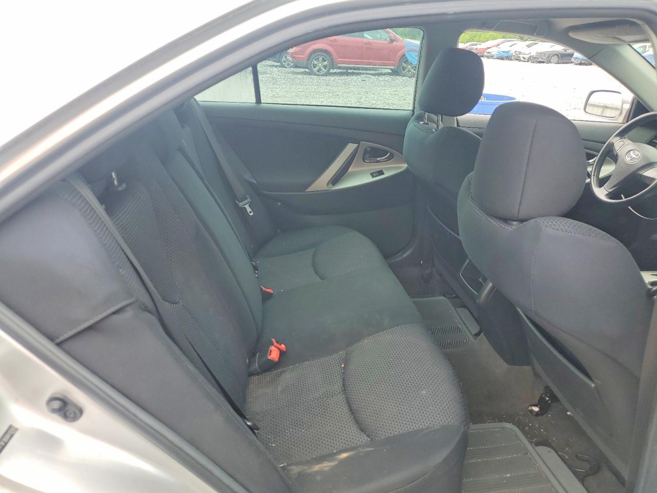2010 TOYOTA CAMRY SE photo 28
