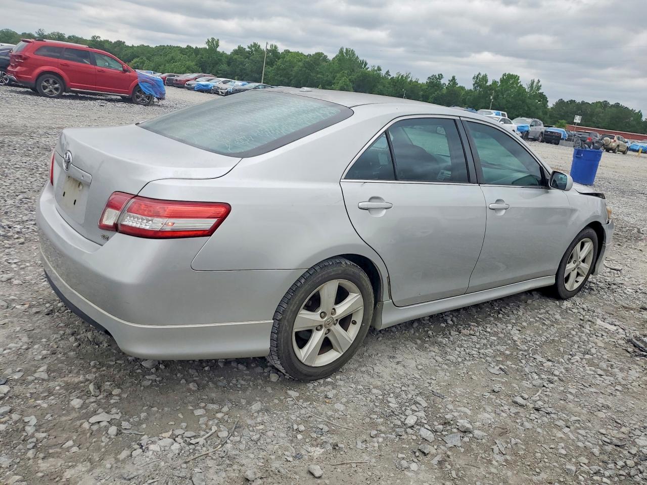 2010 TOYOTA CAMRY SE photo 7