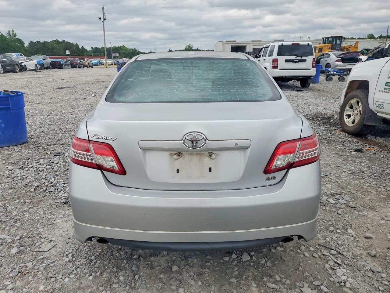 2010 TOYOTA CAMRY SE photo 16