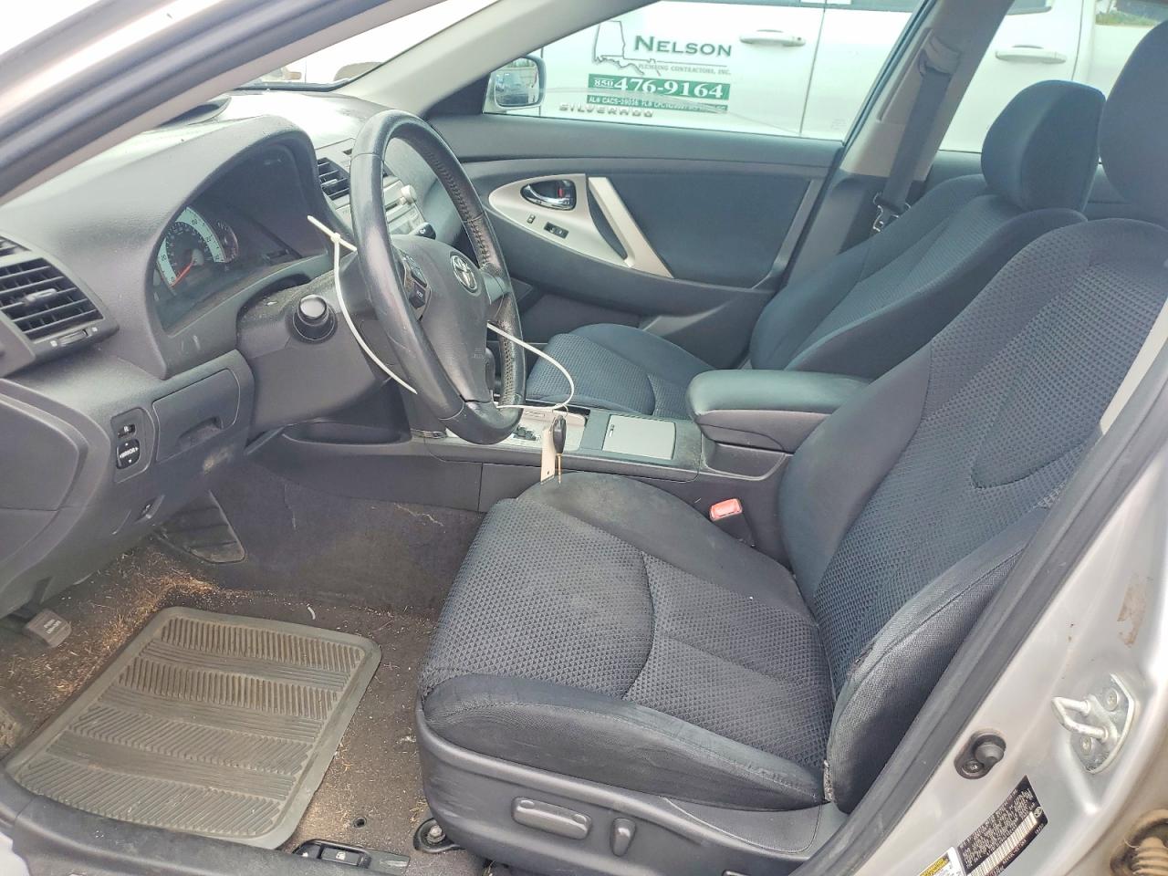 2010 TOYOTA CAMRY SE photo 19