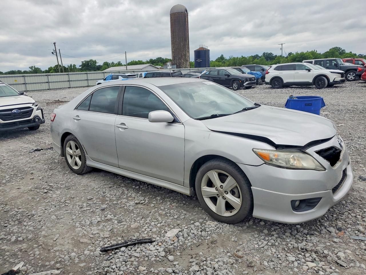 2010 TOYOTA CAMRY SE photo 10