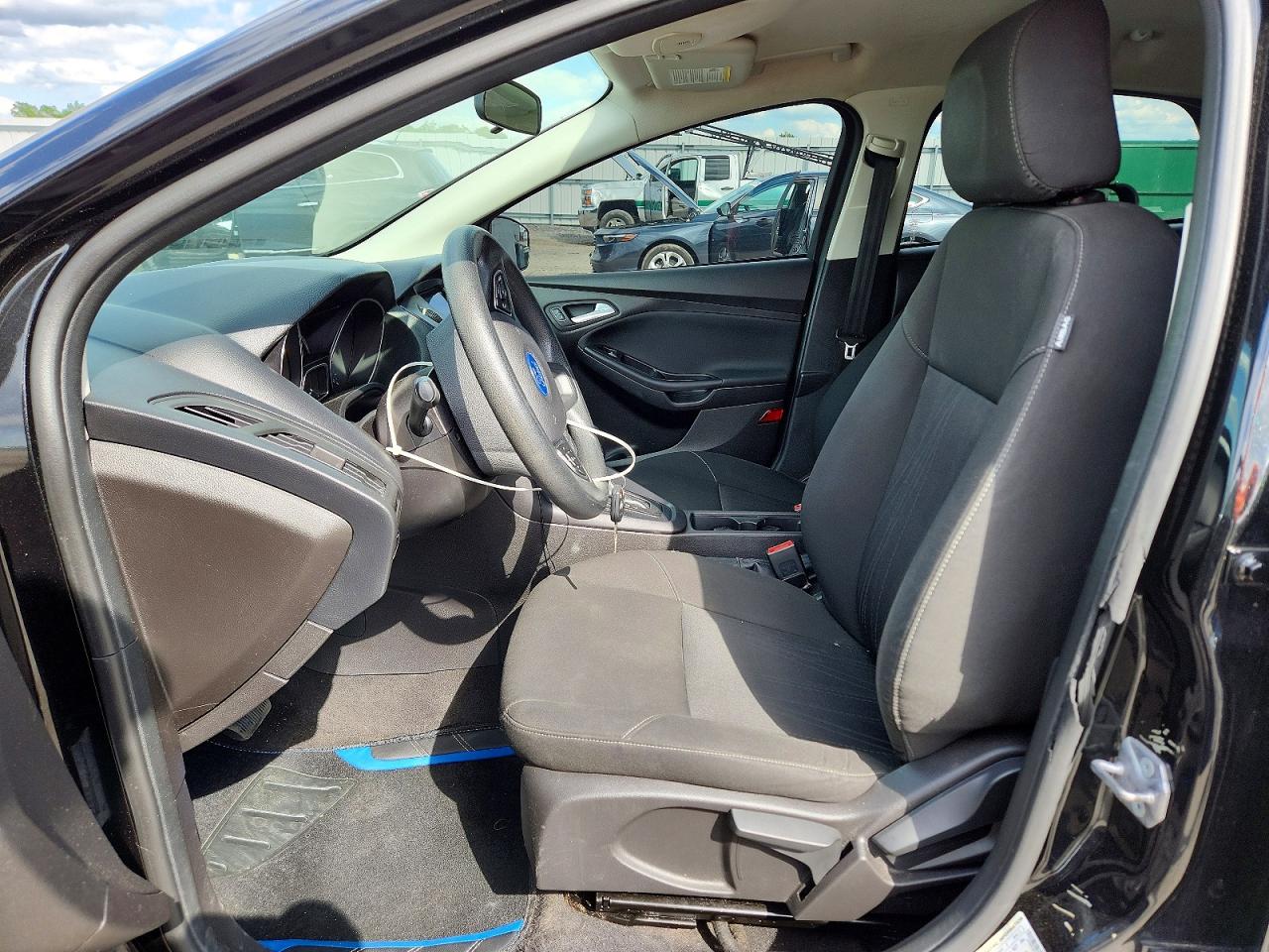 2015 FORD FOCUS SE photo 13