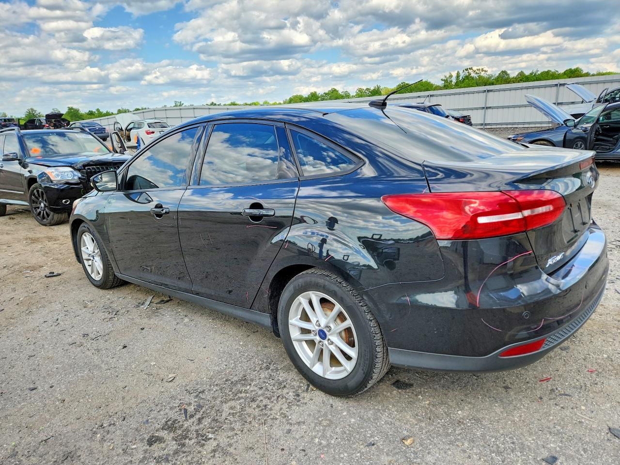 2015 FORD FOCUS SE photo 3