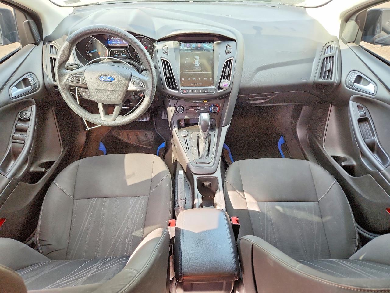 2015 FORD FOCUS SE photo 15