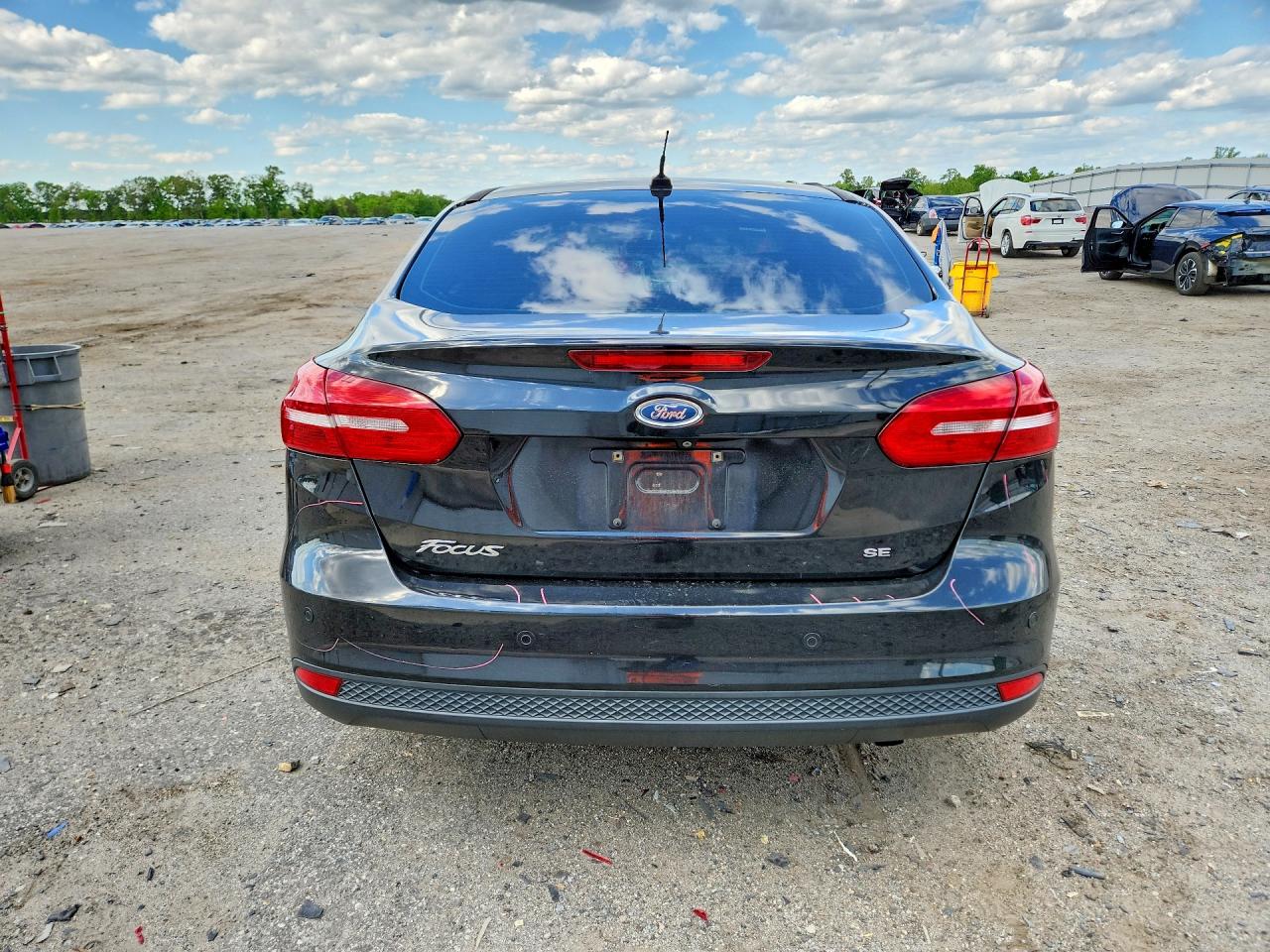2015 FORD FOCUS SE photo 11
