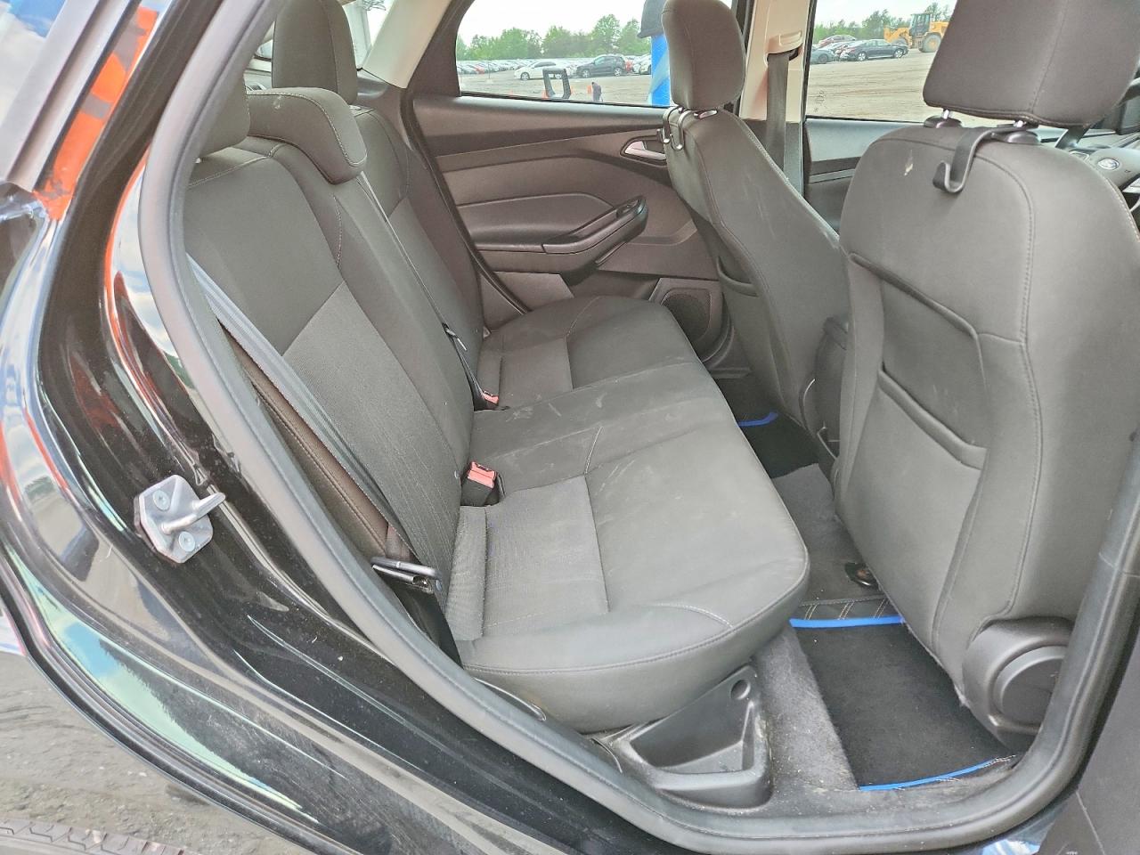 2015 FORD FOCUS SE photo 19