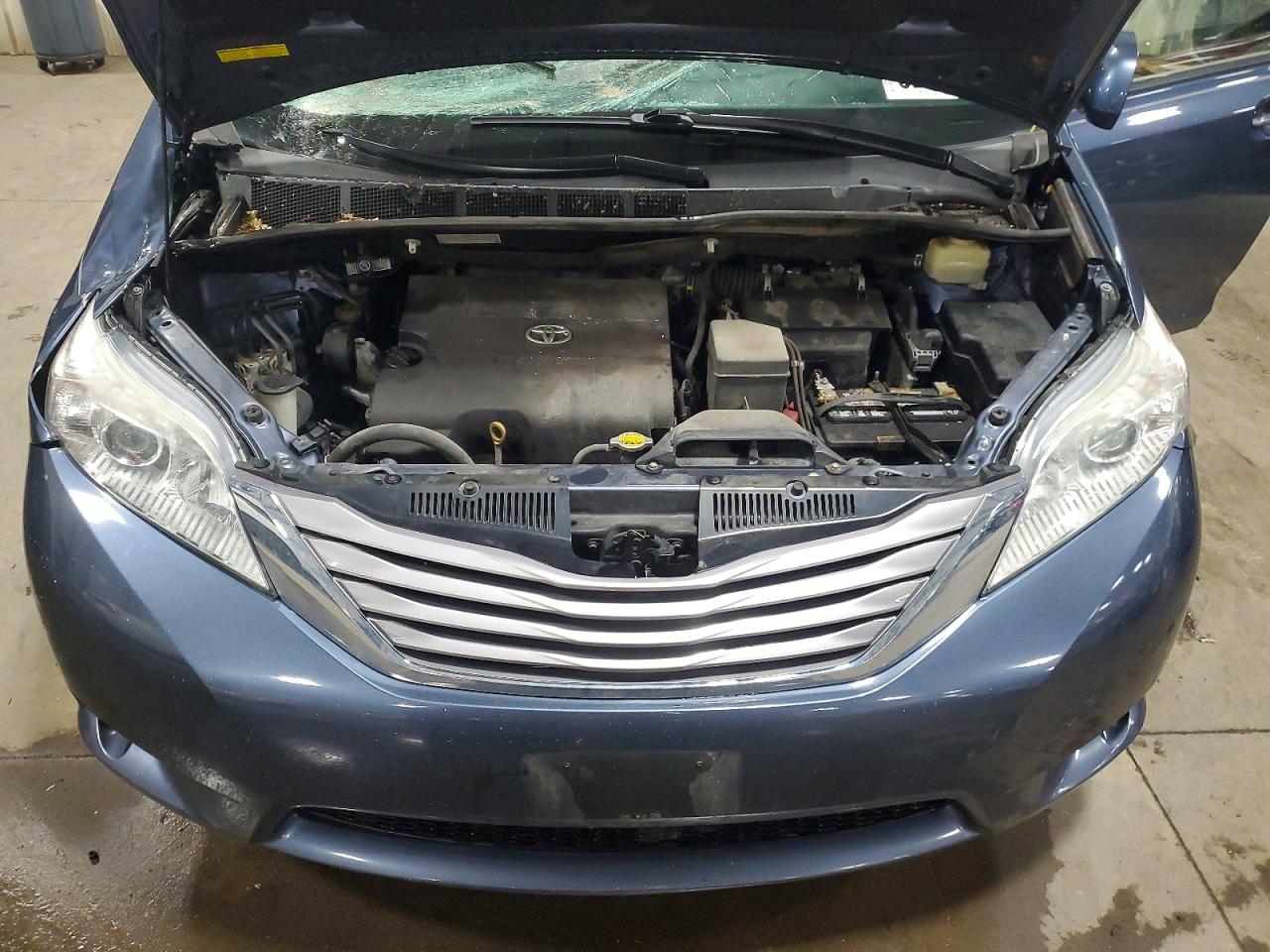 2016 TOYOTA SIENNA XLE 8-PASSENGER photo 23