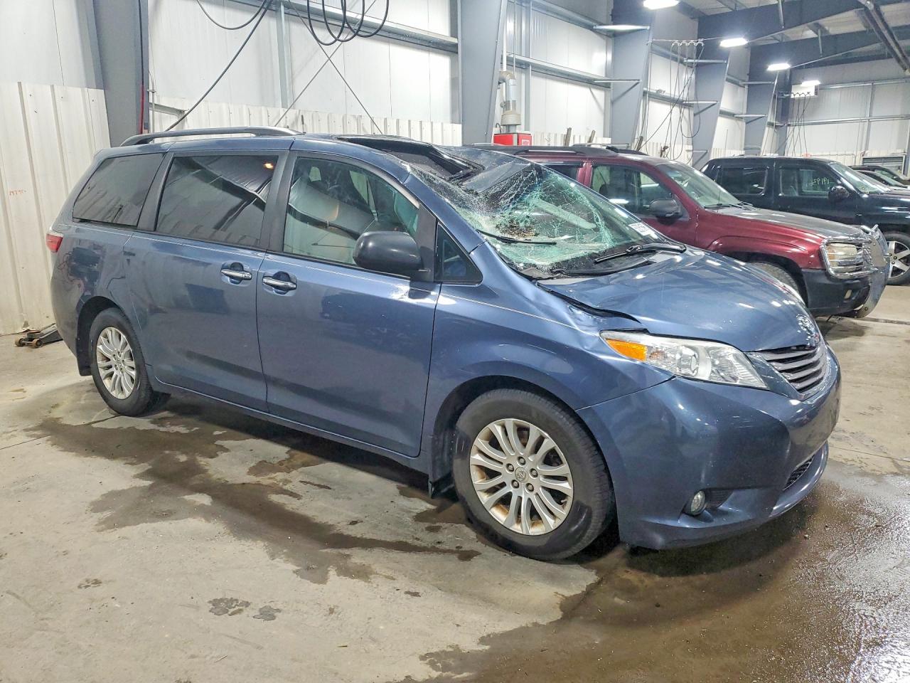 2016 TOYOTA SIENNA XLE 8-PASSENGER photo 7