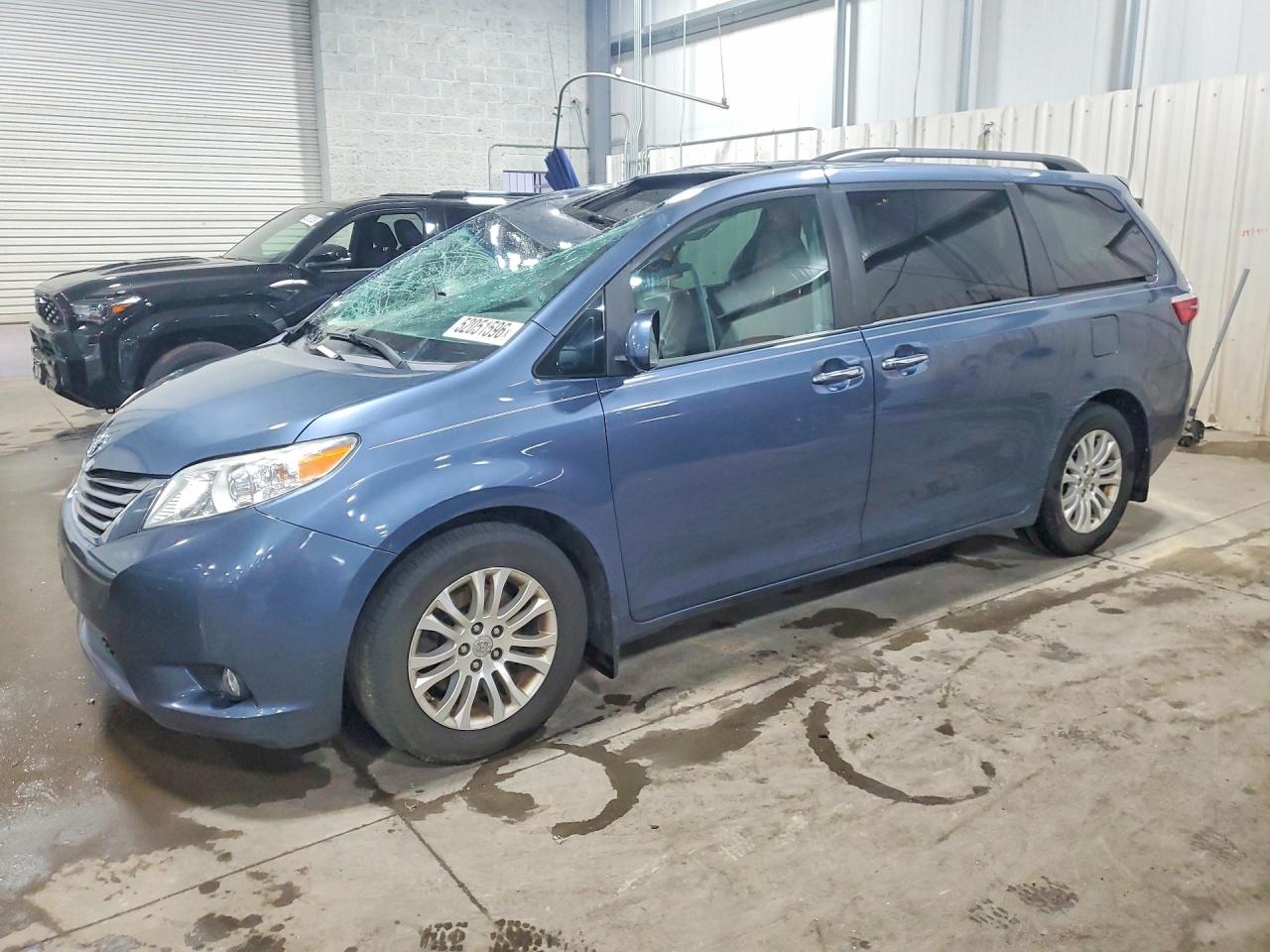 2016 TOYOTA SIENNA