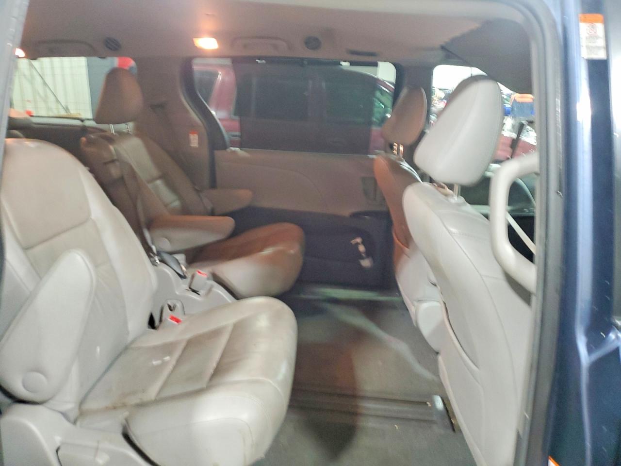2016 TOYOTA SIENNA XLE 8-PASSENGER photo 21