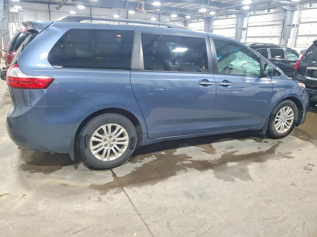 2016 TOYOTA SIENNA XLE 8-PASSENGER photo 5