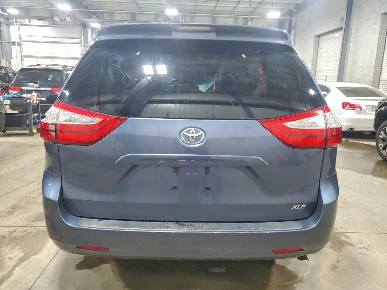 2016 TOYOTA SIENNA XLE 8-PASSENGER photo 11
