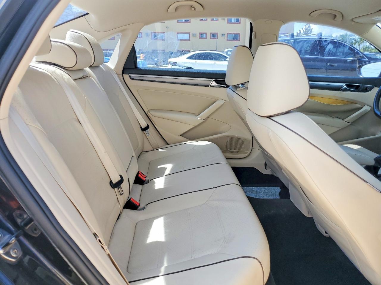 2017 VOLKSWAGEN PASSAT R-LINE photo 28