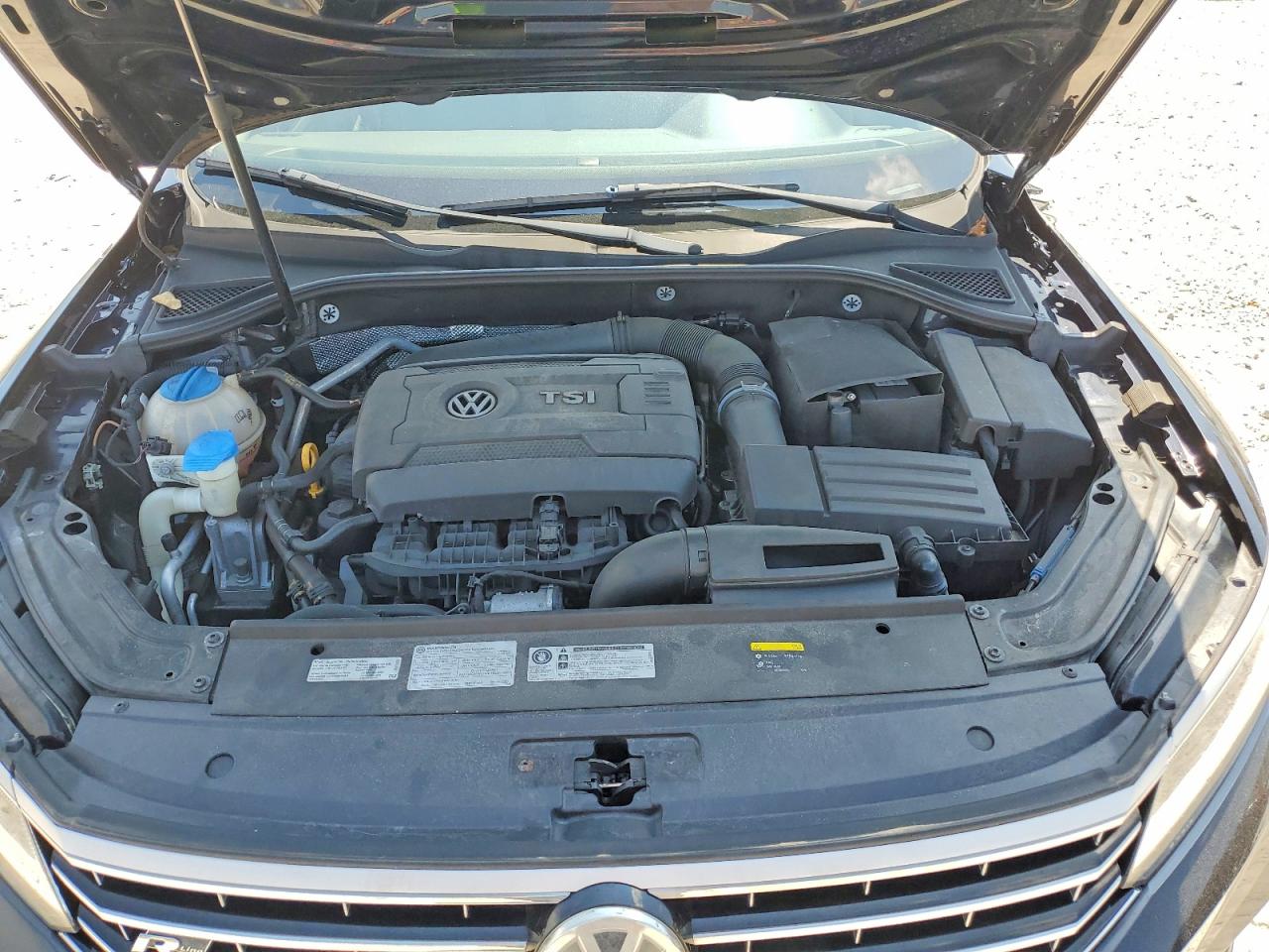 2017 VOLKSWAGEN PASSAT R-LINE photo 31