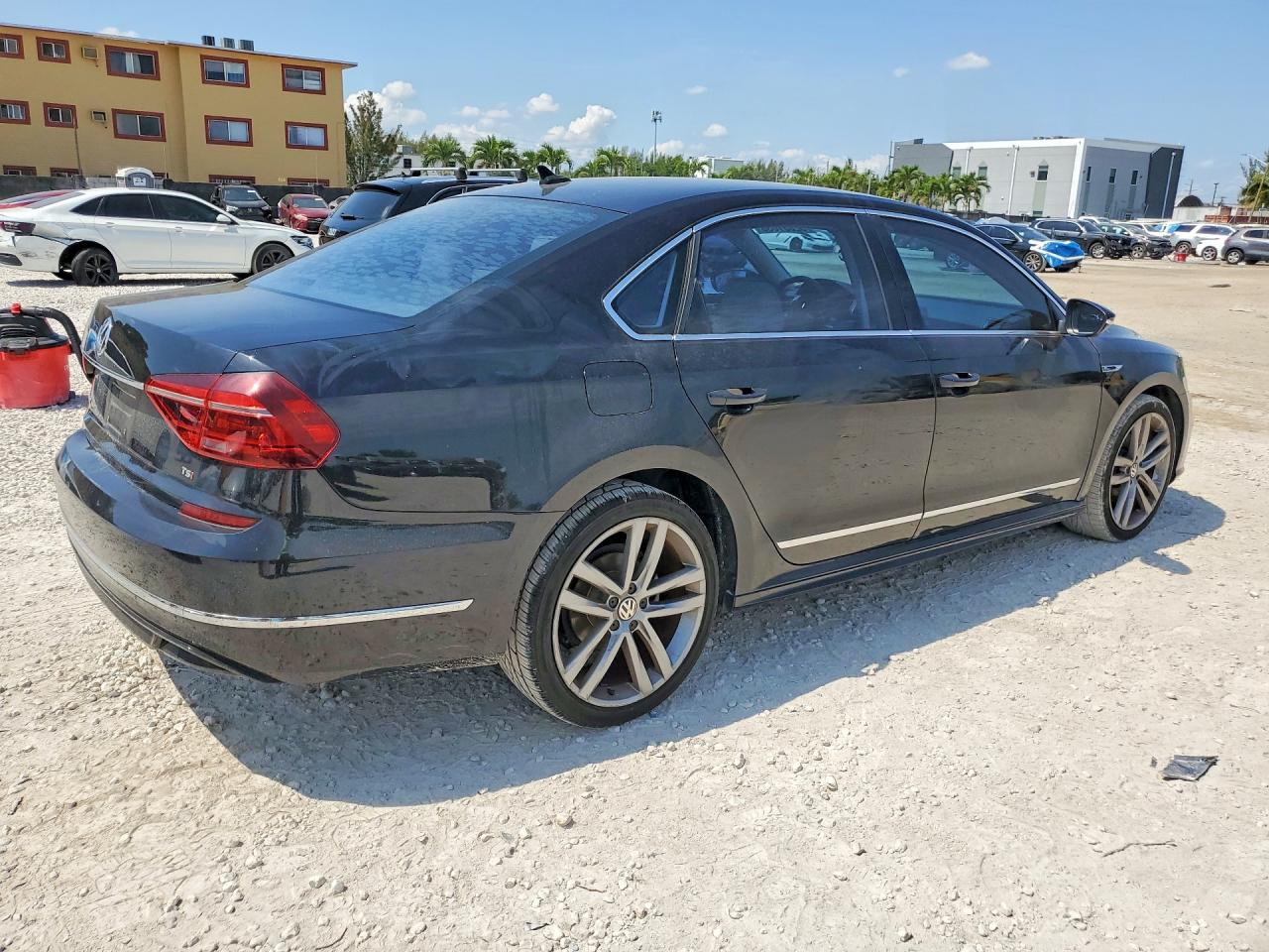 2017 VOLKSWAGEN PASSAT R-LINE photo 7