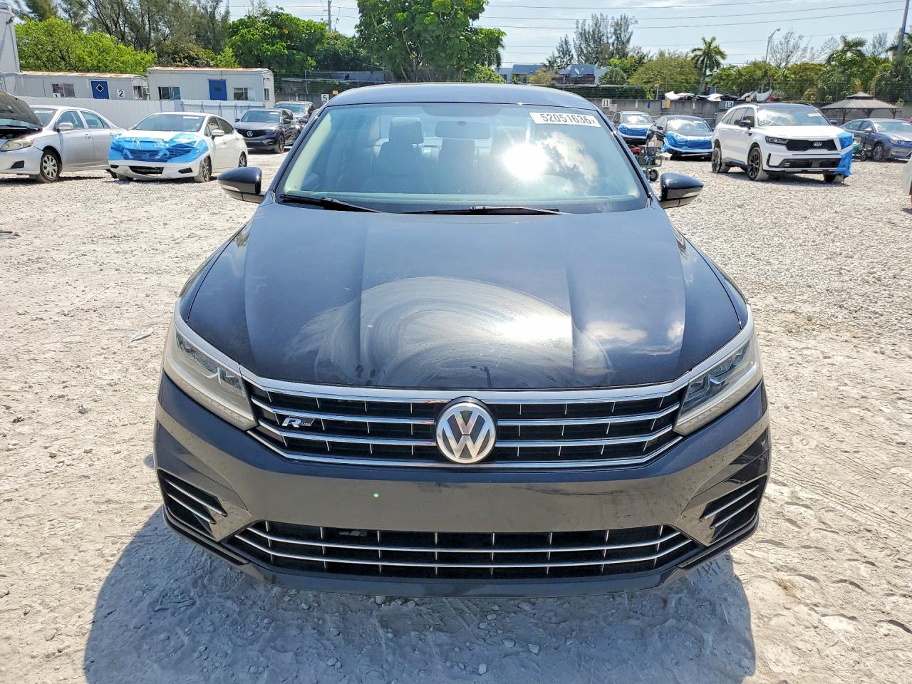 2017 VOLKSWAGEN PASSAT R-LINE photo 13