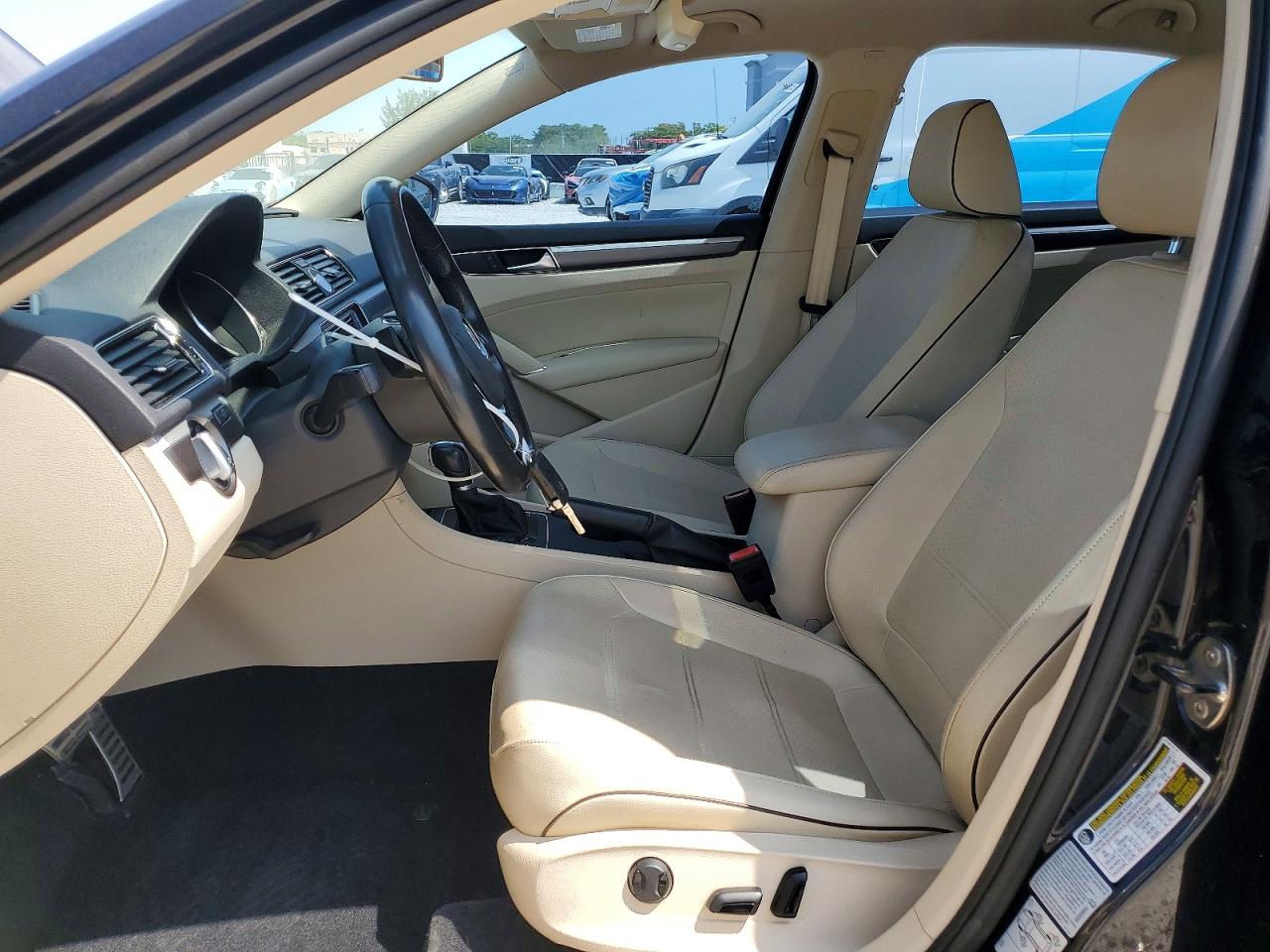 2017 VOLKSWAGEN PASSAT R-LINE photo 19