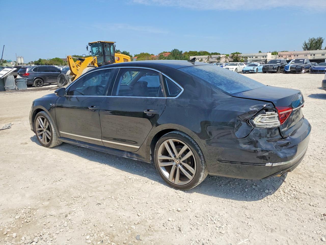 2017 VOLKSWAGEN PASSAT R-LINE photo 4