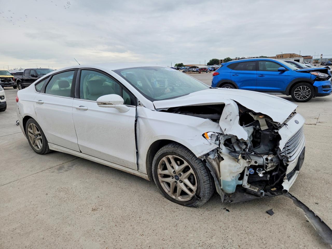 2014 FORD FUSION SE photo 4
