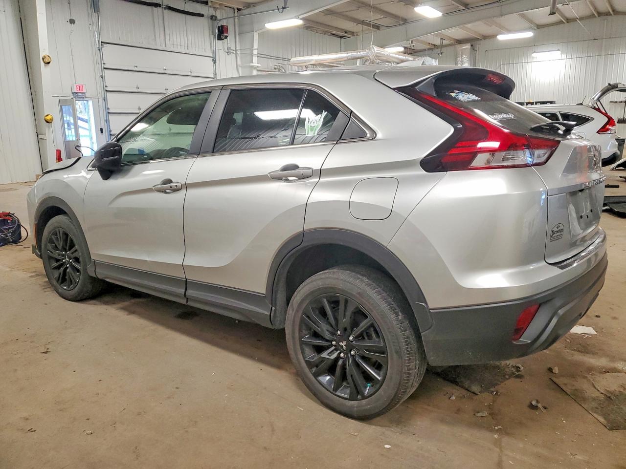 2024 MITSUBISHI ECLIPSE CROSS LE photo 2